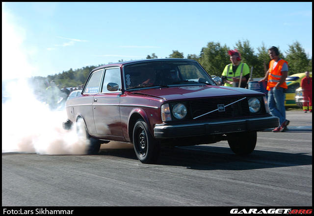 14285-1975-Volvo-240.jpg