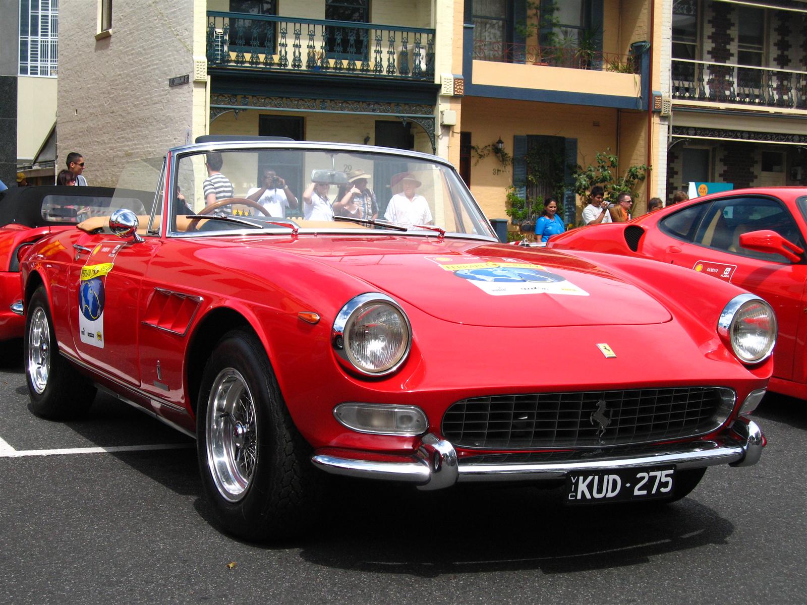 Ferrari_275_GTS_-_front_right_1_(Argyle_Place,_Carlton,_VIC,_Australia,_3_March_2007).JPG
